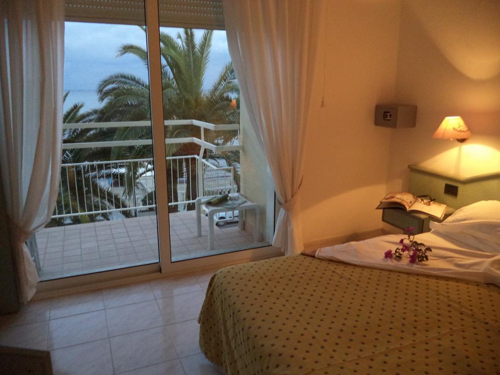 Hotel Miramare Diano Marina Ngoại thất bức ảnh
