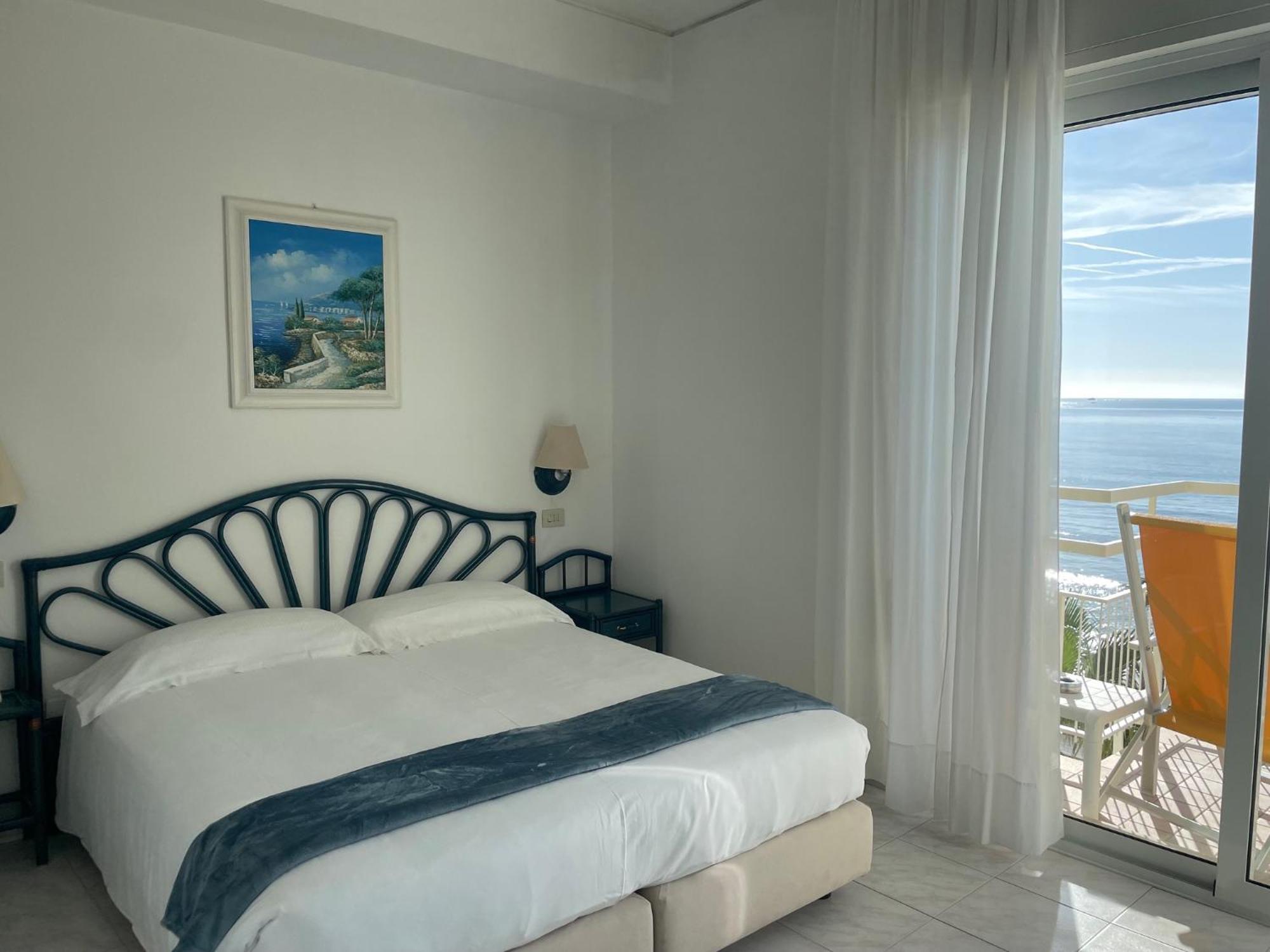 Hotel Miramare Diano Marina Ngoại thất bức ảnh