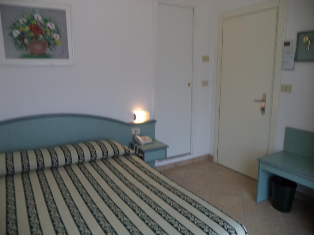 Hotel Miramare Diano Marina Phòng bức ảnh