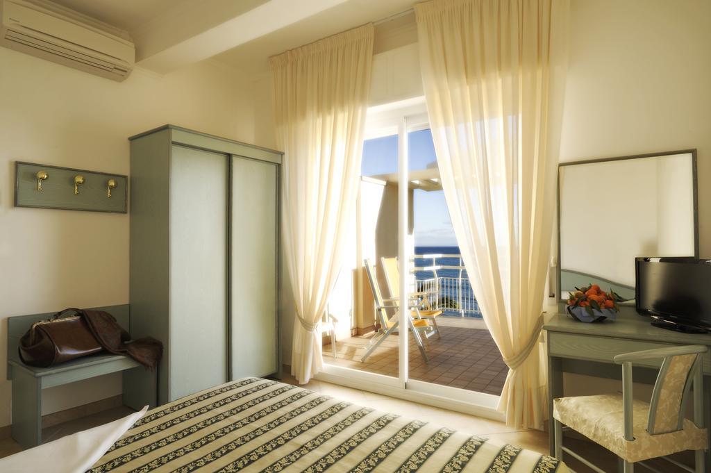 Hotel Miramare Diano Marina Ngoại thất bức ảnh